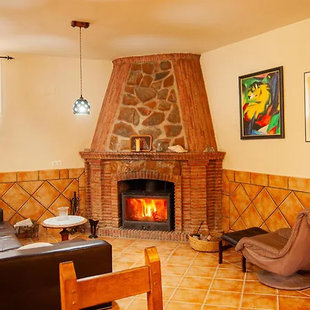 La Gaviota Con Chimenea, Barbacoa Y Piscina Junto A Ruta Del Gollizno En Olivares * Olivares (Granada)